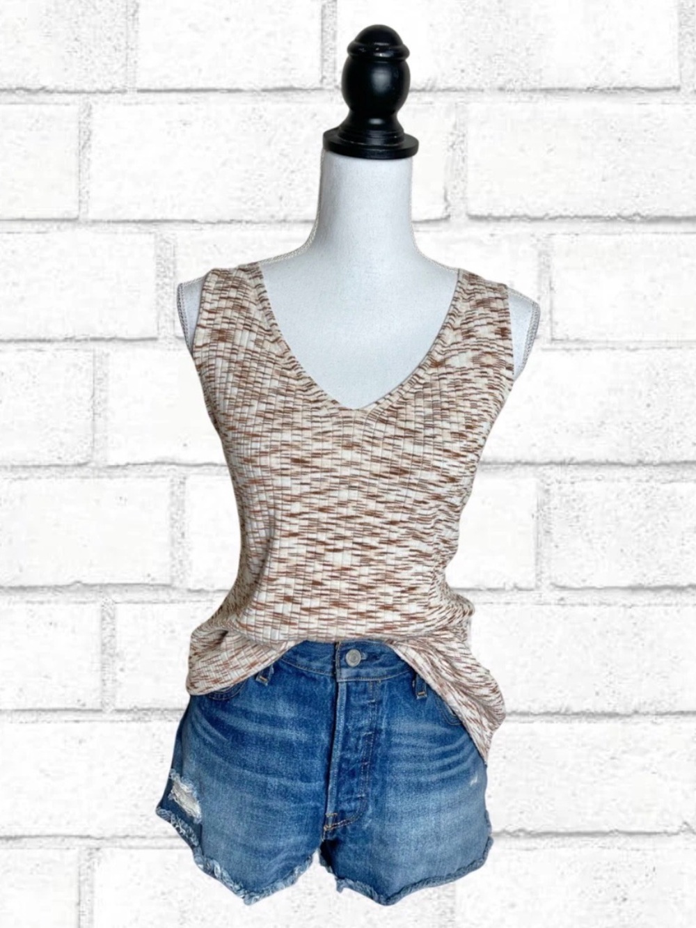 Nine West Beige Marble V-Neck Sleeveless Tank